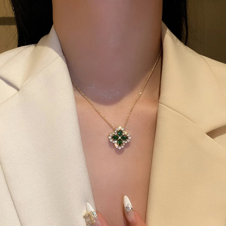 Zöld Smaragdos Csillogó Fű emelvény Aranyban