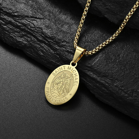 Ovális Nyaklánc Angyal Arcképpel Rozsdamentes Acélból