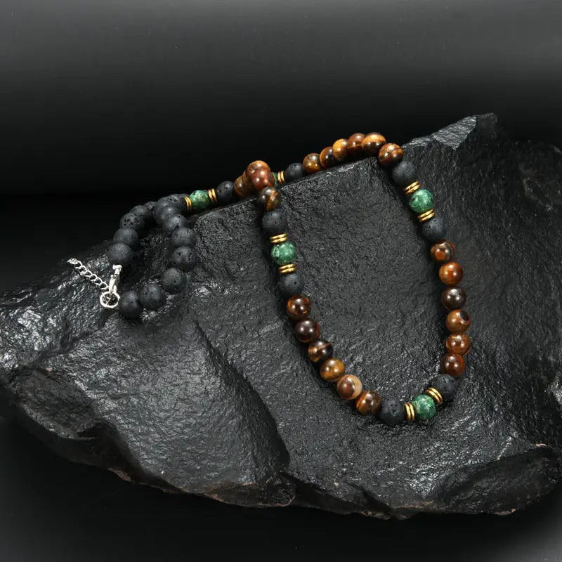 Pompás nyaklánc tigrisszem gyöngyökkel és arany zárással